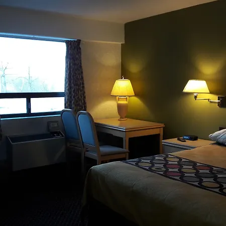 Super 8 By Wyndham Niagara Falls North-3