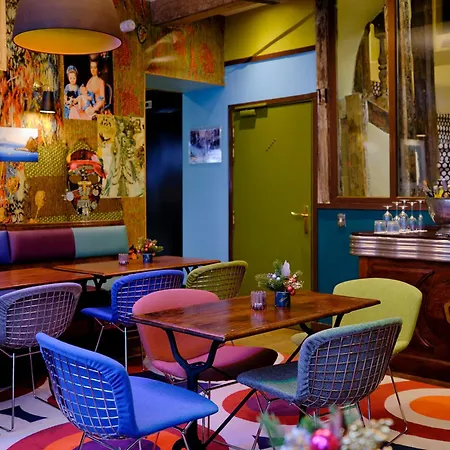 Hotel Du Petit Moulin, Haute Couture Hotel By Lacroix-2