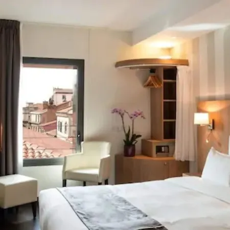Hotel Le Pere Leon-3