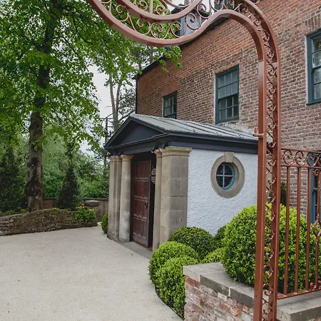 Le Petit Chateau & William De Percy-3
