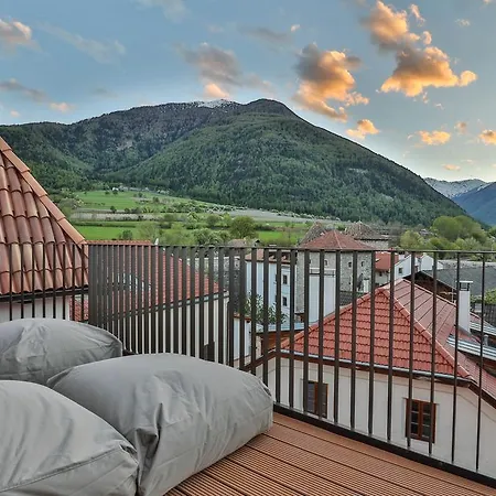 Hotel Gasthof Gruener Baum-3
