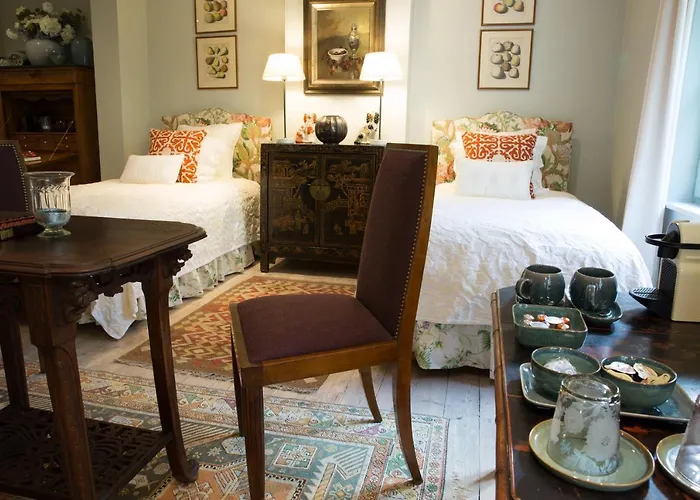 Two Rooms In Bruges