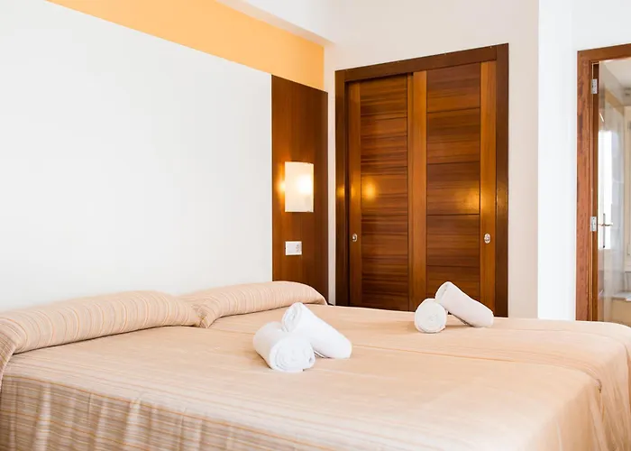 Hotel cerca del colegio: Sagitario Hostal Ciutadella