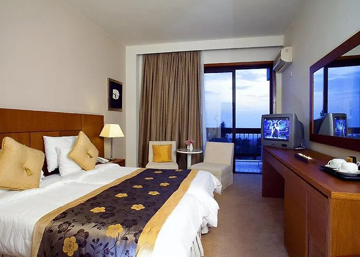 Luxury hotel only: Nepheli Hotel