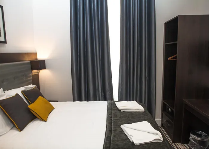 Hotel: The Tudor Inn Hotel