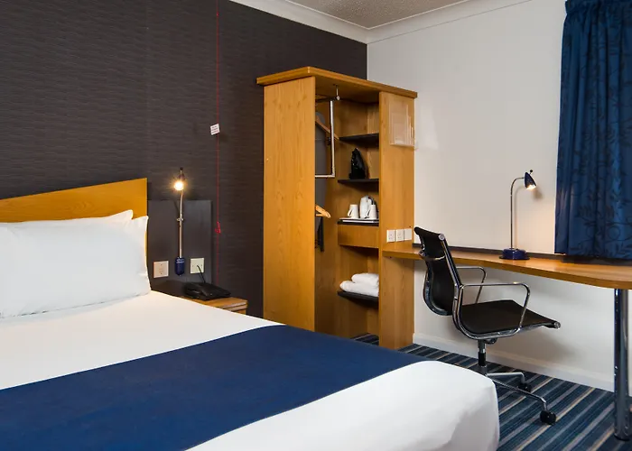 3 star hotels Holiday Inn Express London - Wandsworth By Ihg