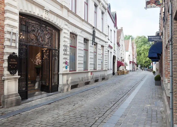Animaux admis Dukes' Academie Brugge - By Dukes' Collection