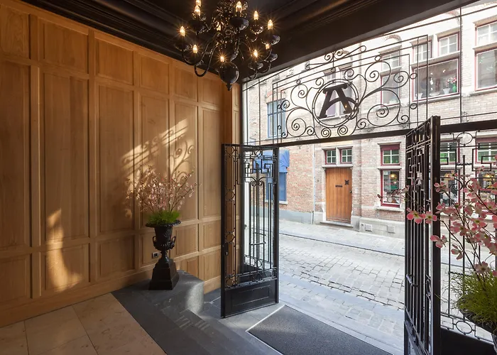 Animaux admis Dukes' Academie Brugge - By Dukes' Collection