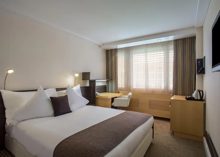  Crowne Plaza