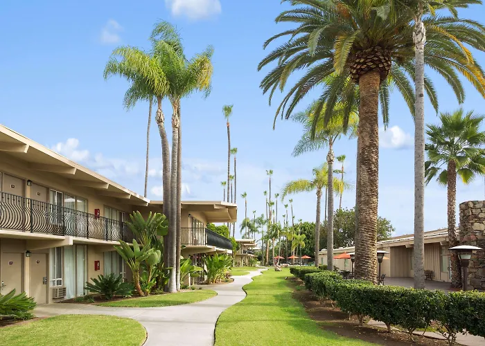 Ramada By Wyndham North & Conference Center