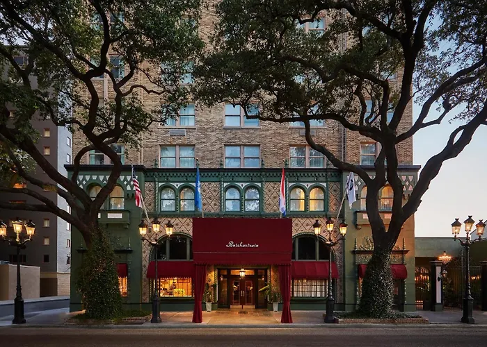 Family Hotel: The Pontchartrain Hotel
