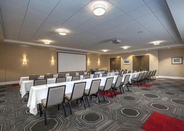 Doubletree By Hilton Charlotte Airport