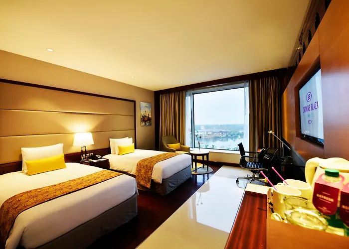 5 star hotels Crowne Plaza Kochi By Ihg