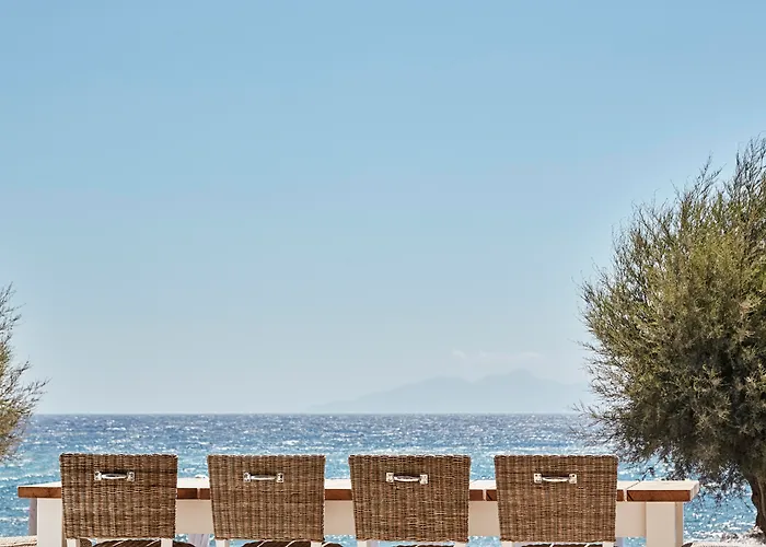  Nikki Beach Resort & Spa Santorini