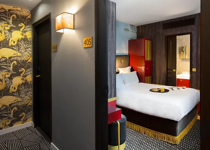 Hotel near College: Snob Hotel