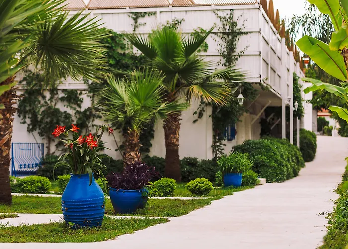 Hotel with Tennis: Monta Verde Hotel & Villas