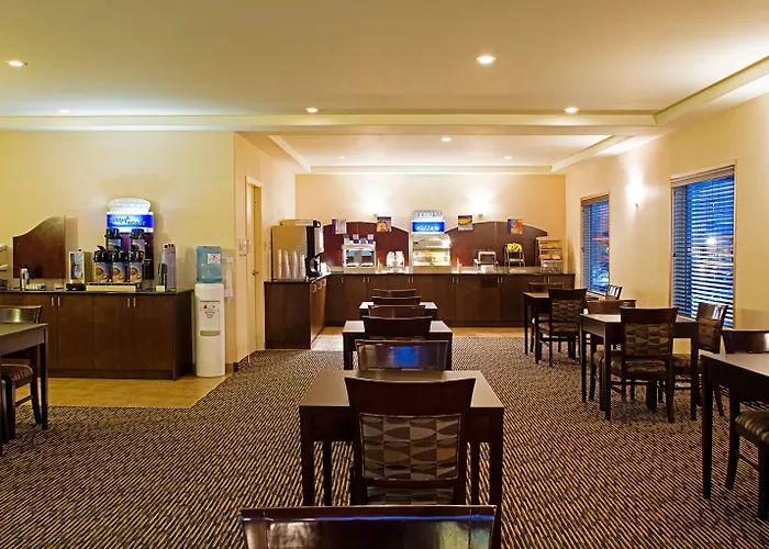 Holiday Inn Express & Suites-Regina-South By Ihg