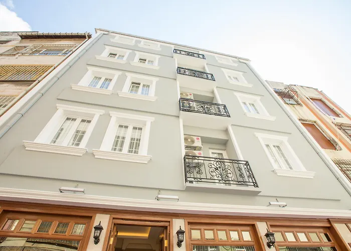 Cheap hotel: Atlantis Royal Hotel