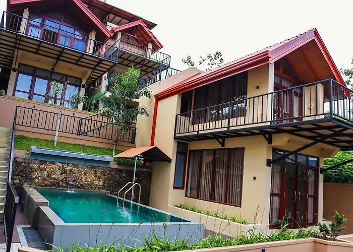 Hotels with pool Misty Villas