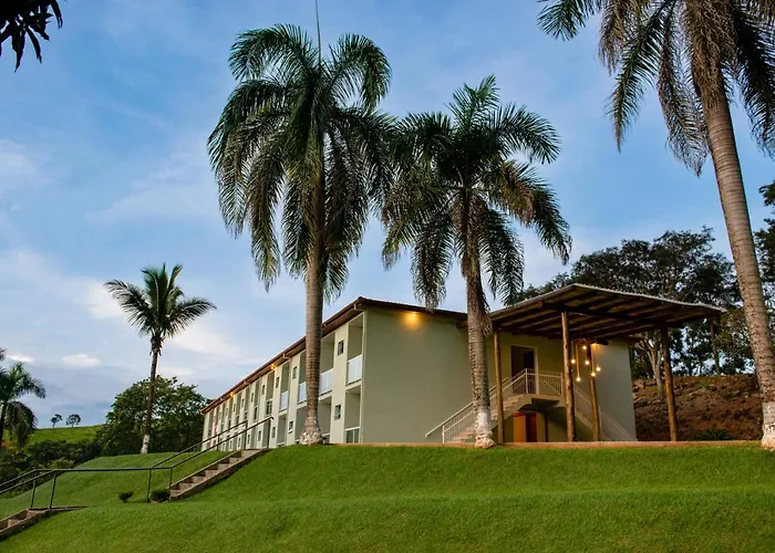 Pousada com piscina: Hotel Fazenda Vale da Cachoeira