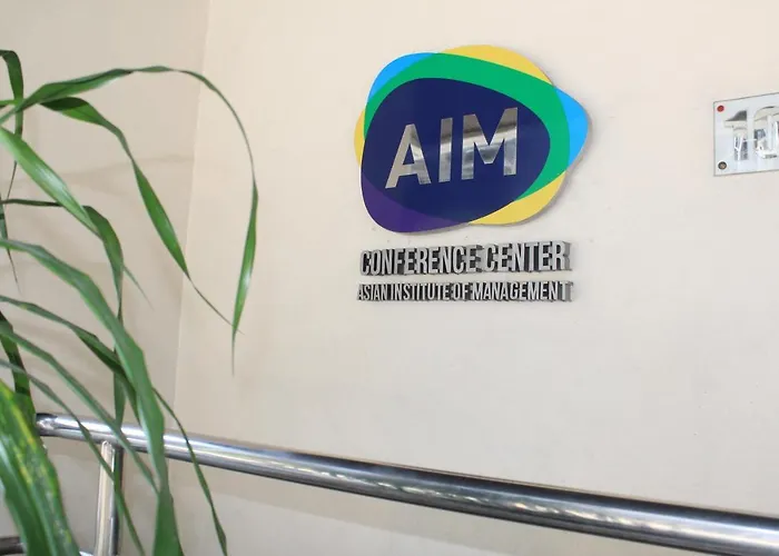 Hotel with pool: Aim Conference Center