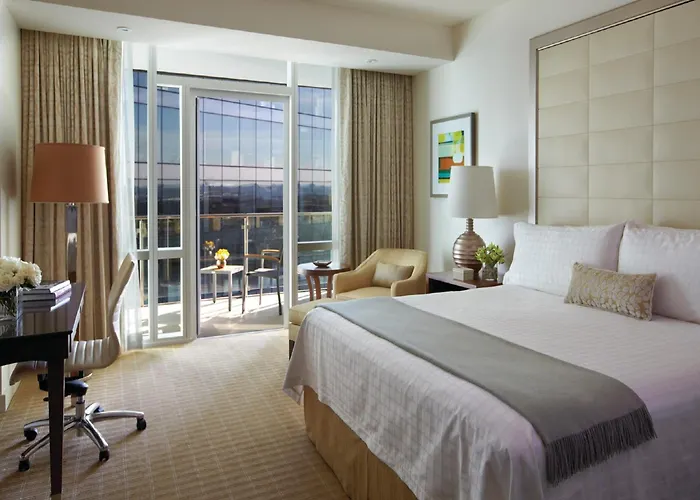 Central hotel: Four Seasons Baltimore