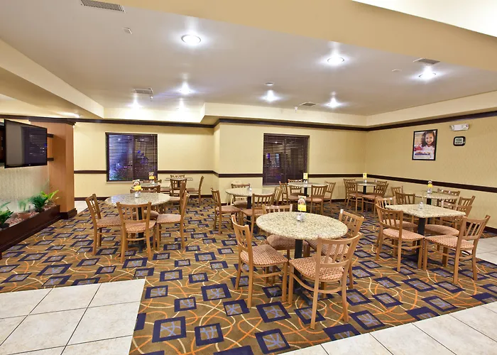 Golf hotels Holiday Inn Express Plymouth By Ihg