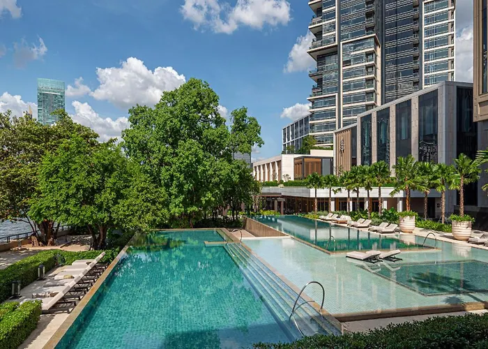 Four Seasons At Chao Phraya River