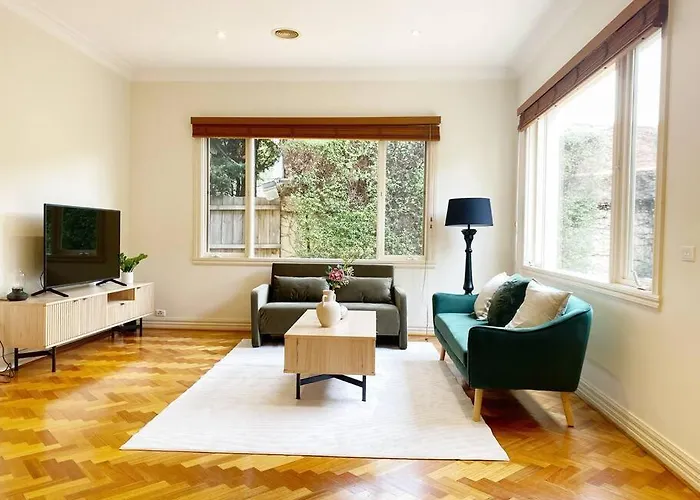 Private Villa: Brighton Golden Mile
