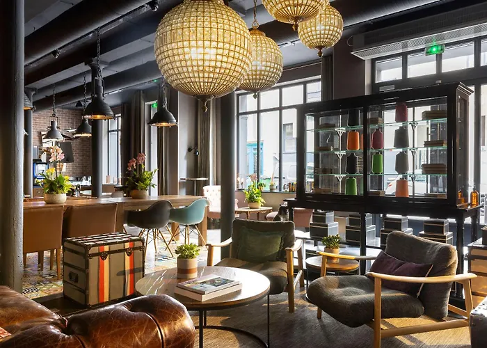 Family Hotel: Hotel Fabric