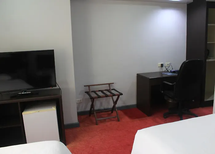 Hotel with pool: Aim Conference Center