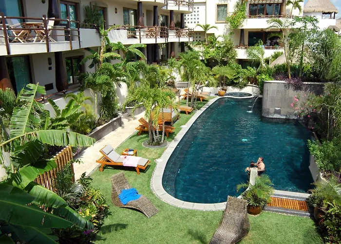 El Taj Oceanfront&Beachside Condo Hotel