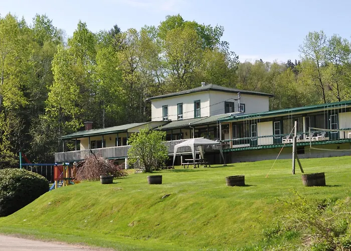 Dog friendly hotels Le Boise Du Lac