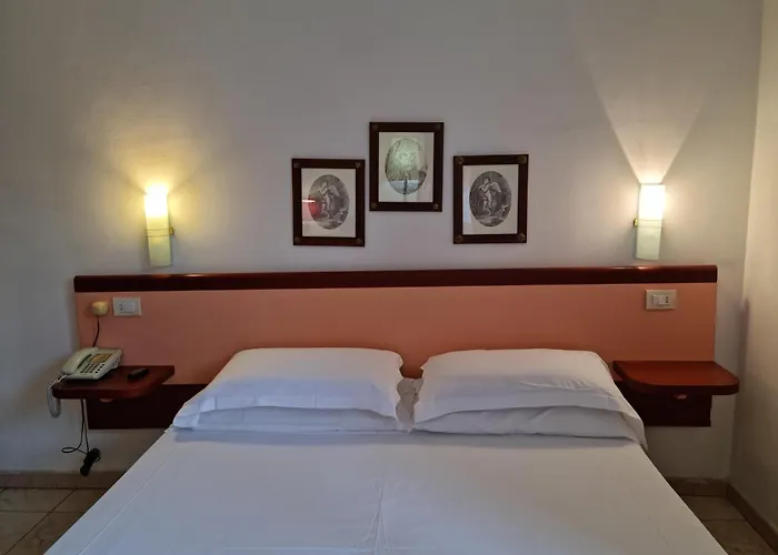 Cheap hotel: Hotel Villa Luisa