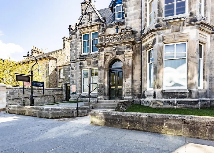 Trip to College No1 s & Bedrooms St Andrews - St Mary'S