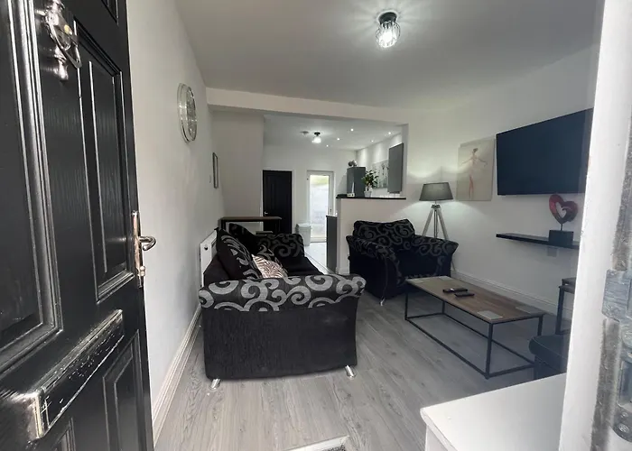 Dog friendly hotels Stefanos 3 Bedroom House Sleeps 10