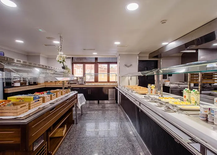 Hotel cerca del colegio: Apartamentos La Albarca