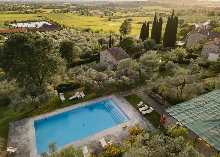 Villa con piscina: Il Palazzo - Agriturismo, Winery