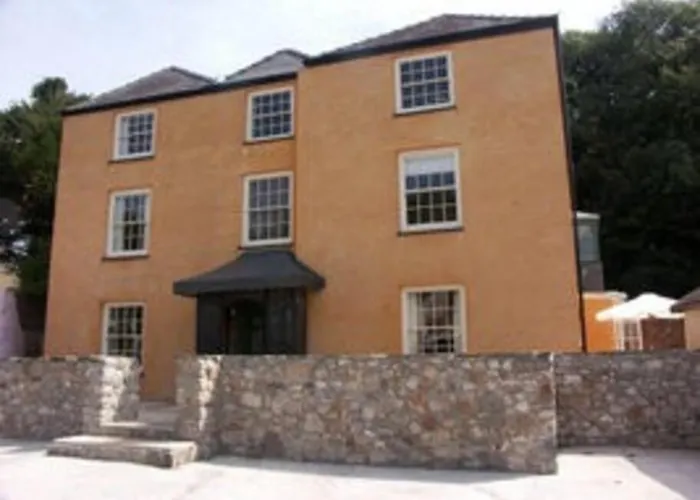 Pet Friendly hotel: Huge Tenby Pet Friendly House Sleeps 14