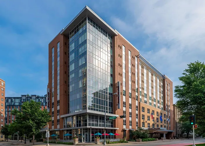 Hampton Inn & Suites Downtown