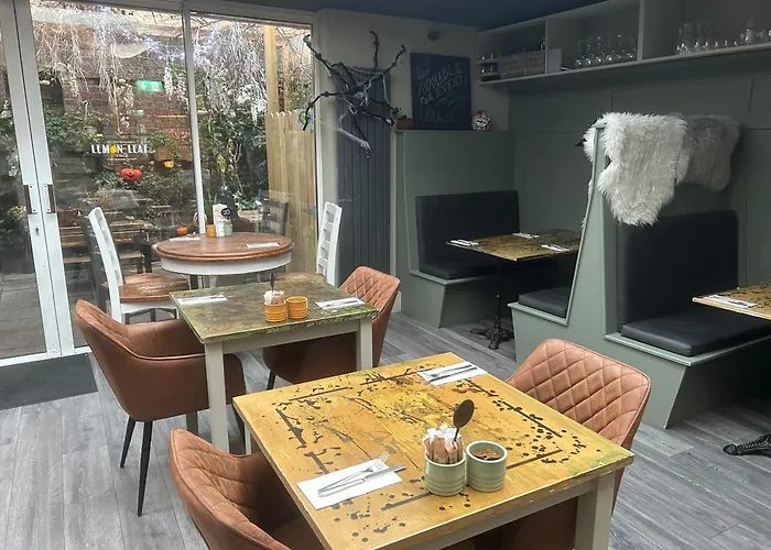  Lemon Leaf Café Bar&Townhouse