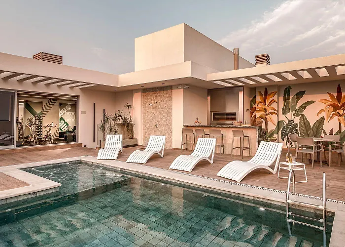 Family Hotel: Houze - Stay & Residences By Ava