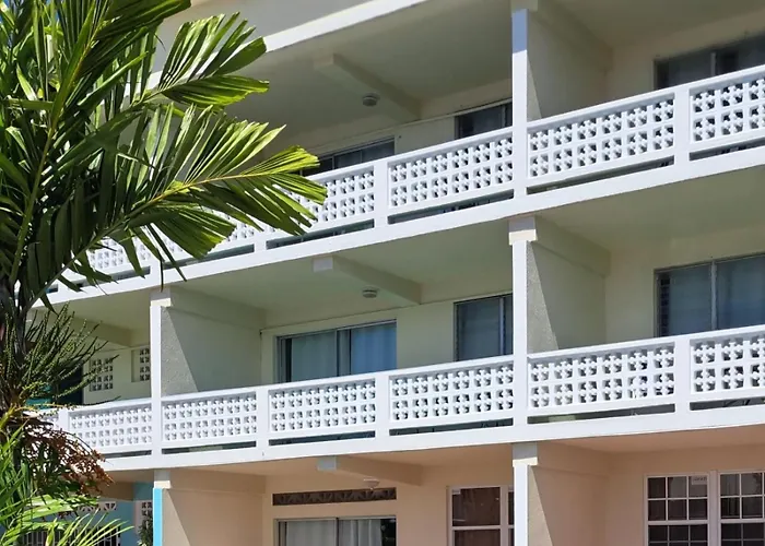 Beach hotel: Melrose Beach Apartments Inc