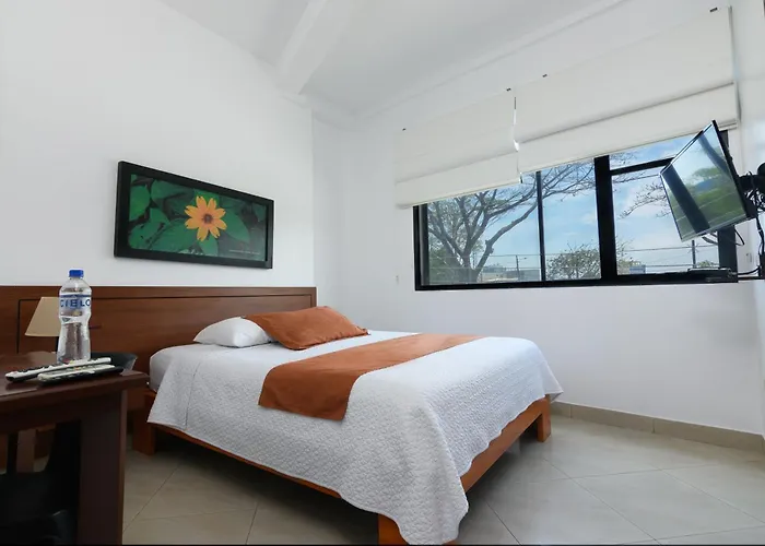 Resort: Hotel Castell - Cerca Del Aeropuerto