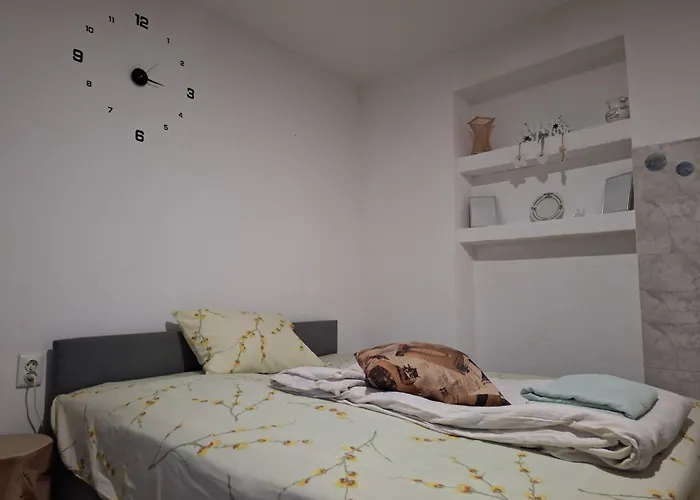 Hotel: Pandora'S Place