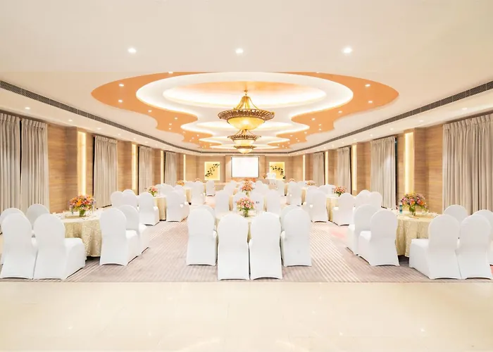 Luxury hotel only: Nidhivan Sarovar Portico Vrindavan