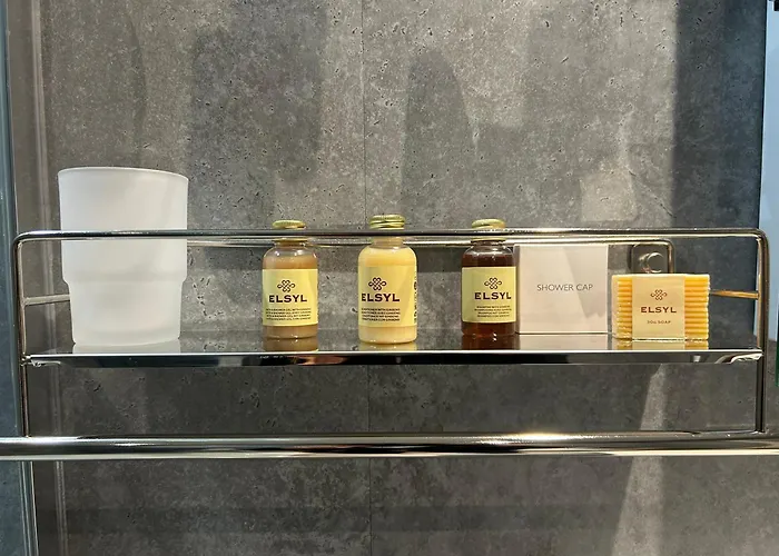 5 star hotel: Lansdowne House With Private Car Park