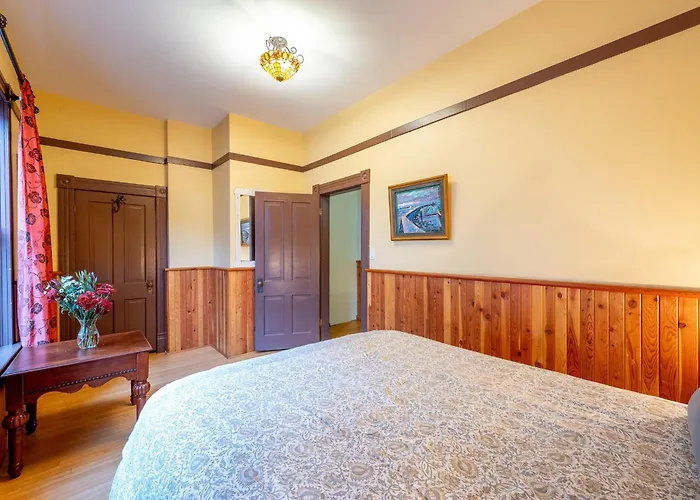 Victoria Falls House Inn