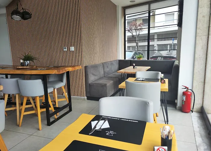 Hotel Jacuzzi: White Luxury