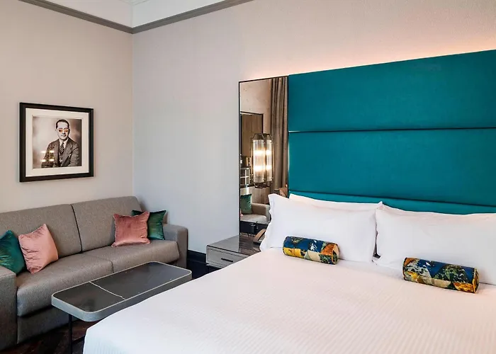 Family Hotel: The Dixon, Tower Bridge, Autograph Collection